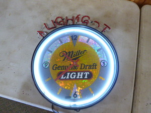lot 8 image: Miller Genuine Draft Light Clock