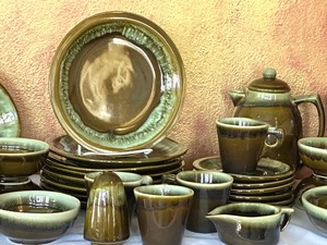 lot 73 image: Vintage Pfaltzgraff Green Pottery Dishes