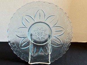 lot 74 image: Vintage 1960s Capri by Princess House Pressed Glass Platter and Basket