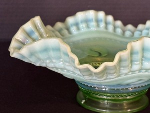 lot 69 image: Vintage Jefferson Astro Green Opalescent Bowl