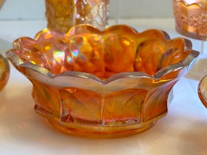 lot 70 image: Assortment of Vintage Carnival Glassware