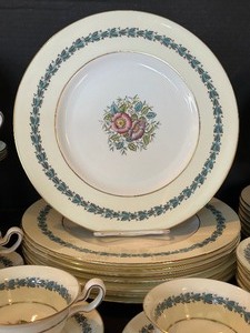lot 64 image: Vintage Set of Wedgewood 1960s Westmoreland Dishes