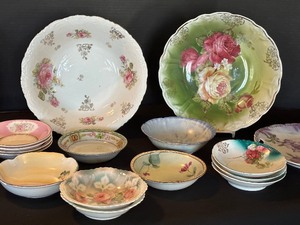lot 59 image: Variety of Lovely Vintage Glassware