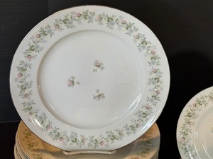 lot 58 image: Johann Haviland Bavaria China Dish Items