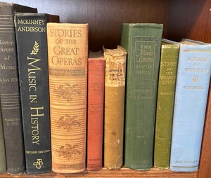 lot 124 image: Variety of Vintage Books