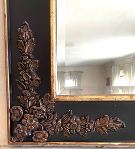 lot 133 image: Vintage Gold and Black Edged Framed Mirror