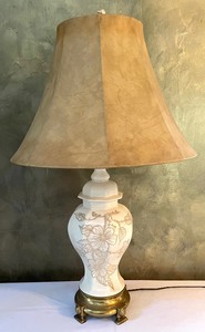 lot 137 image: Vintage Ceramic and Brass Based Lamp