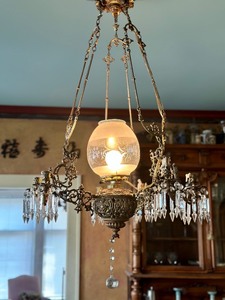 lot 16 image: Antique Beautiful Chandelier