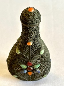 lot 36 image: Vintage Chinese Filigree Snuff Bottle