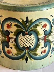 lot 42 image: Vintage Bentwood Rosemaling Painted Bucket