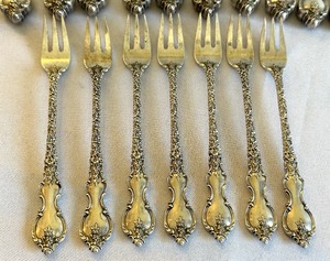 lot 9 image: International Sterling Silver Du Barry Spreaders and Relish Forks
