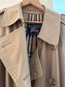 lot 20 image: Mens Vintage Burberry Jacket