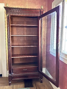 lot 7 image: Antique Large Display Cabinet