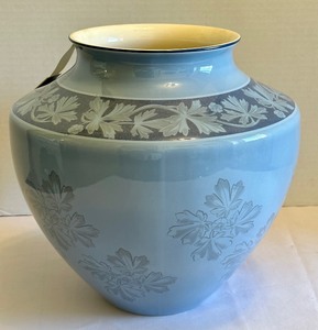 lot 56 image: Large Wedgwood Interiors Decorative Vase