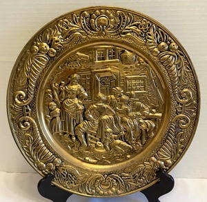 lot 300 image: Trio of Vintage Decorative Brass Wall Plates