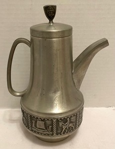 lot 312 image: Pretty Pewter Grouping
