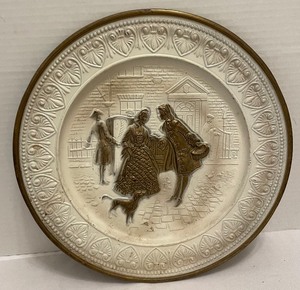 lot 322 image: Vintage Metal Wall Decor