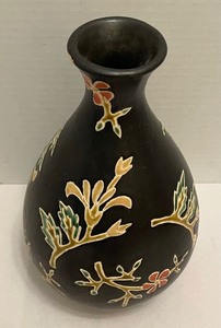 lot 340 image: Beautiful Black Vase with Floral Accents
