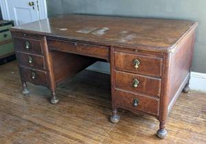 lot 152 image: Large Antique Wooden Desk