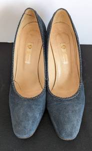 lot 166 image: Vintage Blue Suede Gucci Pumps