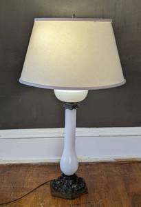 lot 185 image: Vintage White Glass Table Lamp
