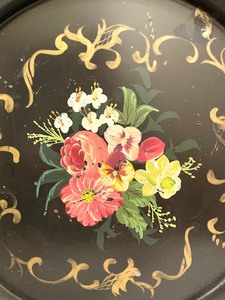 lot 348 image: Vintage Floral Metal Tray
