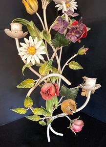 lot 354 image: Vintage Metal Floral Wall Mount Decor