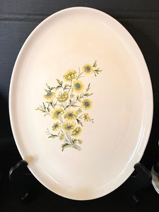lot 363 image: Fruit and Floral Dishware Grouping