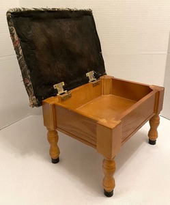 lot 366 image: Vintage Hinge Top Upholstered Foot Rest