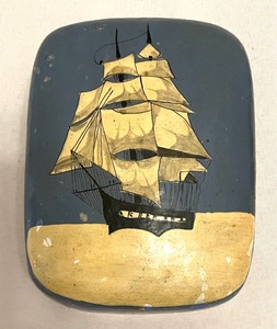 lot 385 image: Four Vintage Trinket Boxes