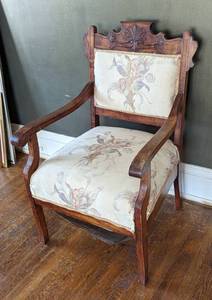 lot 205 image: Antique Carved Walnut Armchair