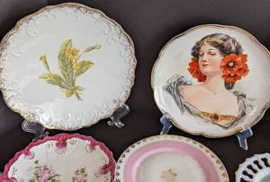 lot 215 image: Assorted Painted Porcelain Dishes