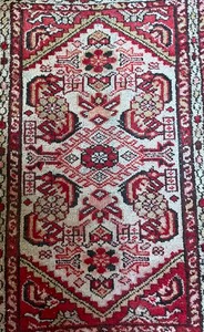 lot 391 image: Vintage Rug