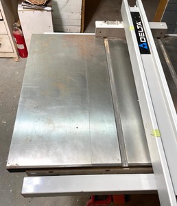 lot 399 image: Contractors Delta Saw and Router Combination Table