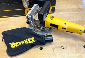 lot 400 image: Dewalt Plate Joiner