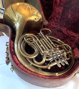 lot 425 image: Vintage Conn Connstellation French Horn with Case