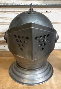 lot 424 image: Vintage Knight Themed Ice Bucket