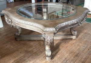 lot 426 image: Charming Coffee Table with Glass Top