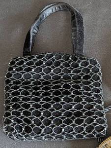 lot 228 image: Four Beaded Vintage Purses