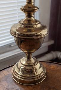 lot 250 image: Vintage Brass Table Lamp