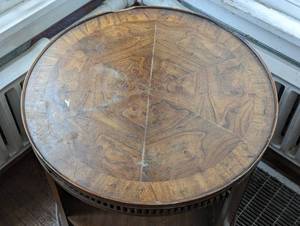 lot 251 image: Round Wood Accent Table