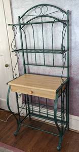 lot 253 image: Cute Green Metal Bakers Rack