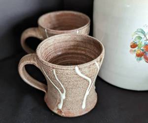lot 254 image: Assorted Decorative Pottery