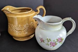 lot 256 image: Pretty Pitchers