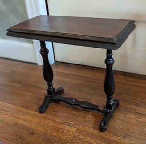 lot 255 image: Vintage Mahogany Side Table