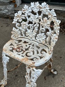 lot 274 image: Two Piece Vintage Outdoor Cast Iron Set
