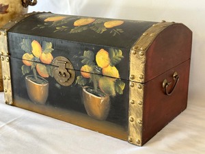 Decorative Home Decor Items Storage Chest and Handled Vase
