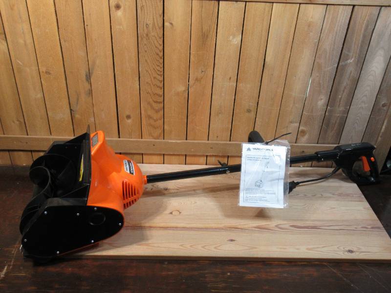 YF1011-ESS Snow Shovel