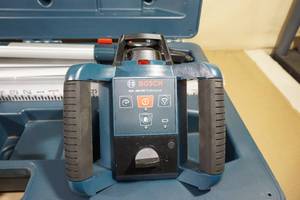 lot 1A image: Bosch GRL 250 HV Professional Laser Level with Tripod and Case