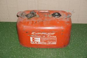 lot 6 image: Evinrude Cruis a Day 5-Gallon Boat Gas Can